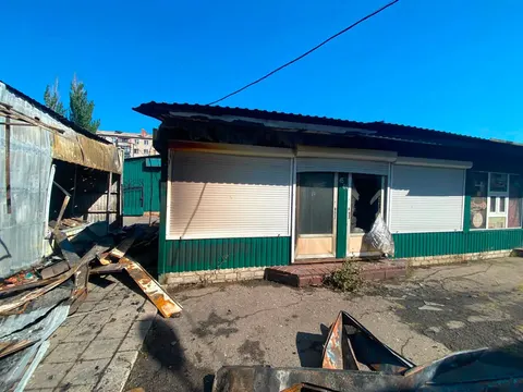 Обстріл Слов'янська: пошкоджені будинки, ринок та автівки, є постраждала