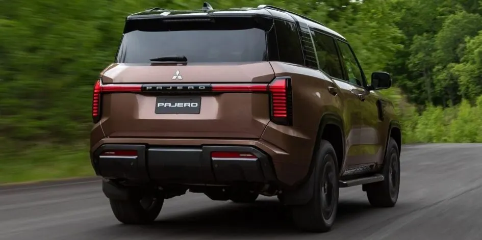 Mitsubishi прибрала запасне колесо з дверей багажника в новому Pajero
