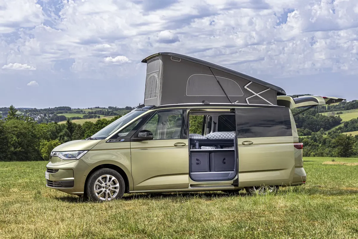 Volkswagen покаже гібридний кемпер California Beach та електричний концепт ID. California Cruise