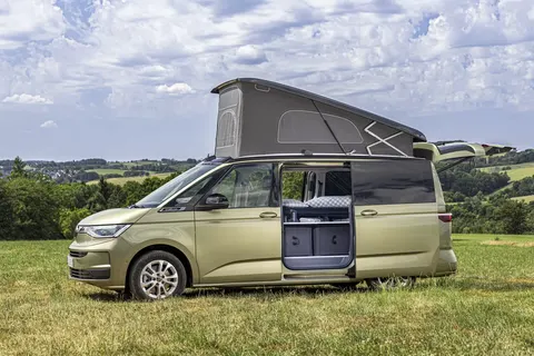 Volkswagen покаже гібридний кемпер California Beach та електричний концепт ID. C
