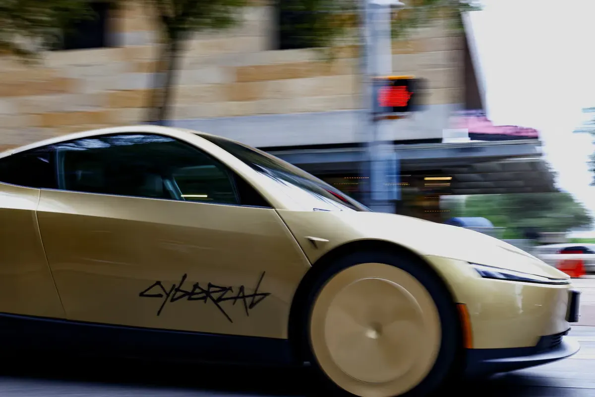 Tesla Cybercab кидає виклик регуляторам США: що це означає для водіїв