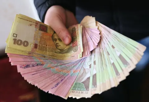 Ліміти на зняття готівки в Україні: скільки можна отримати за день