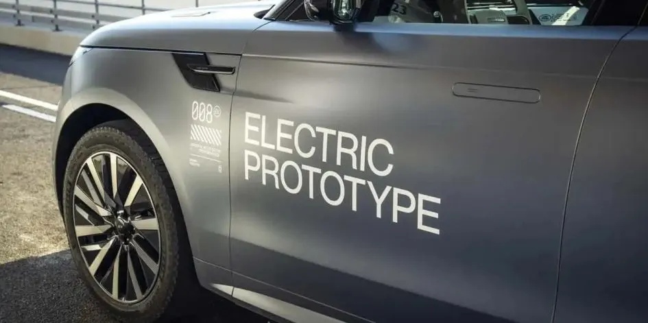 JLR відкладає електричний Defender: що відомо про терміни