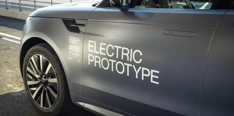 JLR відкладає електричний Defender: що відомо про терміни
