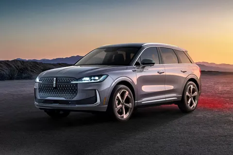 Lincoln Corsair Hybrid повертається у США: тепер з Китаю, від $48 790