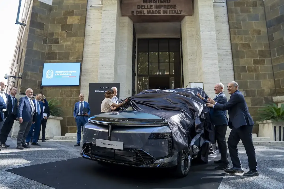 Lancia Gamma: новий флагман бренду — кросовер довжиною 4,67 м з гібридом і електроверсіями