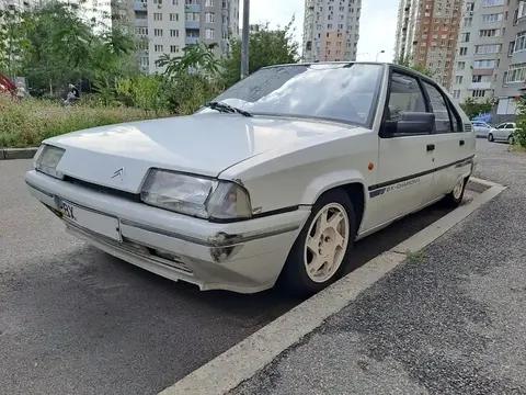 У Києві помічено рідкісний Citroen BX Chamonix: що відомо