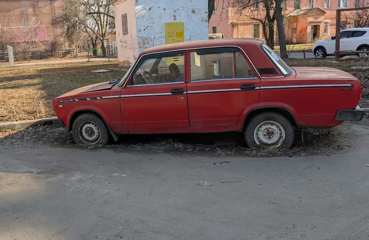Полтава не має механізму боротьби з покинутими авто: що роблять інші міста