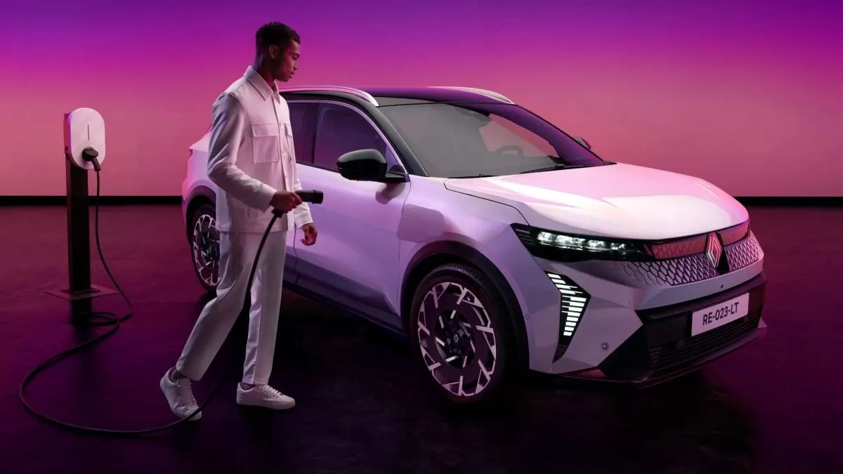 Renault Scenic E-Tech оновився: новий акумулятор, запас ходу 467 км та Google Gemini