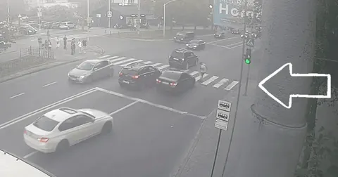 У Львові два BMW збили батька з дитиною на переході: обоє у реанімації