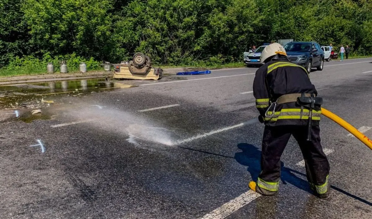 ДТП у Супрунівці: мед розлили на дорогу, постраждав водій