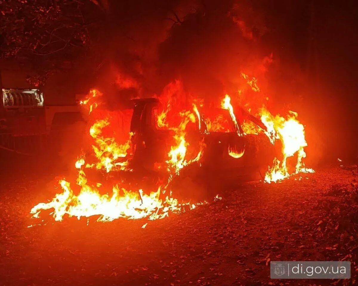 Два удари FPV-дронів по автівках на Дергачівщині: одна людина загинула, двоє поранені