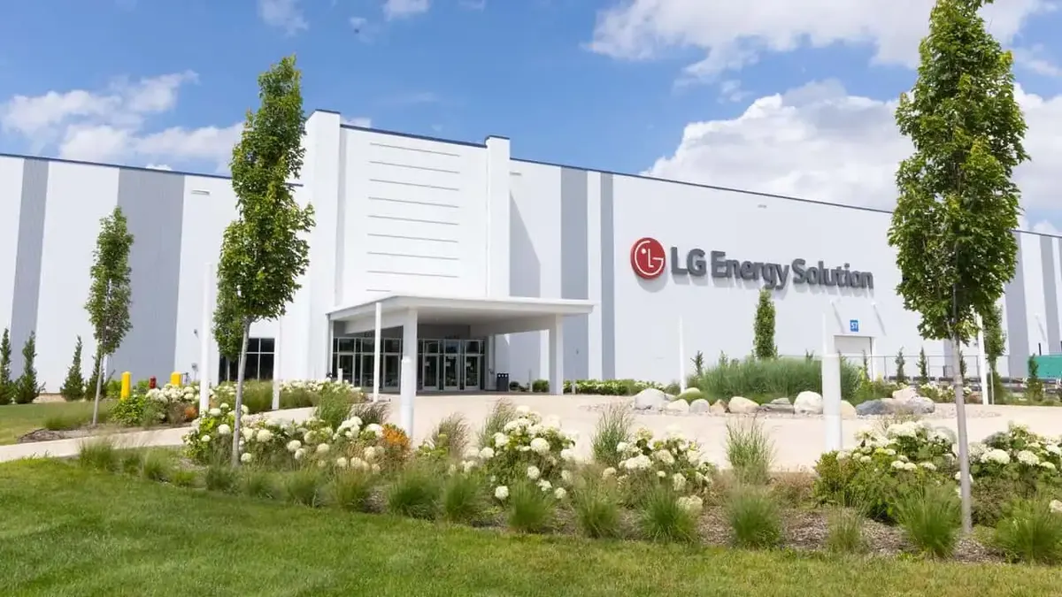 LG запустила найбільший завод акумуляторів для електромобілів у США