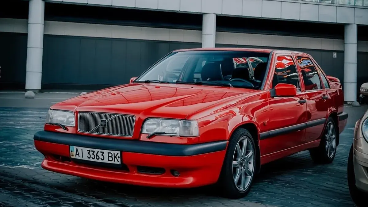 У Києві помітили Volvo 850 R — рідкісний седан 1996 року