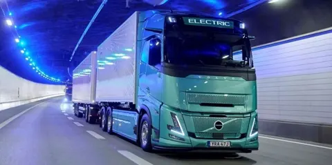 Volvo Trucks показала електричну вантажівку для автопоїздів до 80 тонн