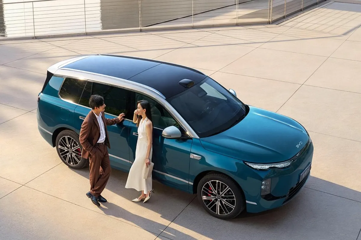 BYD Sealion 08: гібрид і електрокар з повним приводом вийшли на ринок