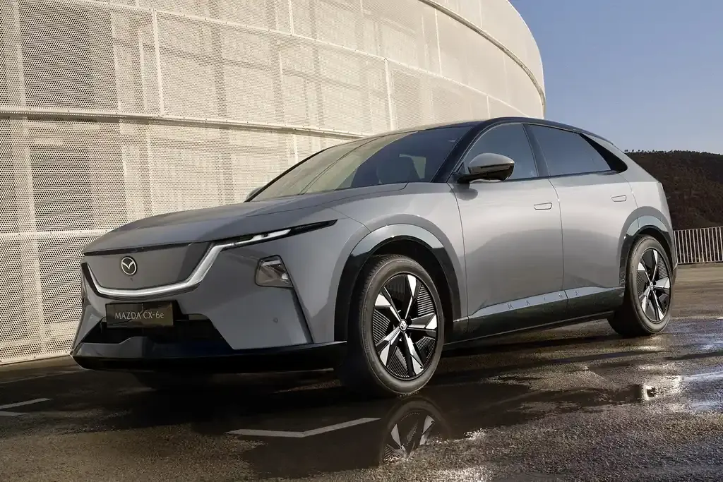 Mazda CX-6e: новий флагманський електрокросовер для Європи — що відомо
