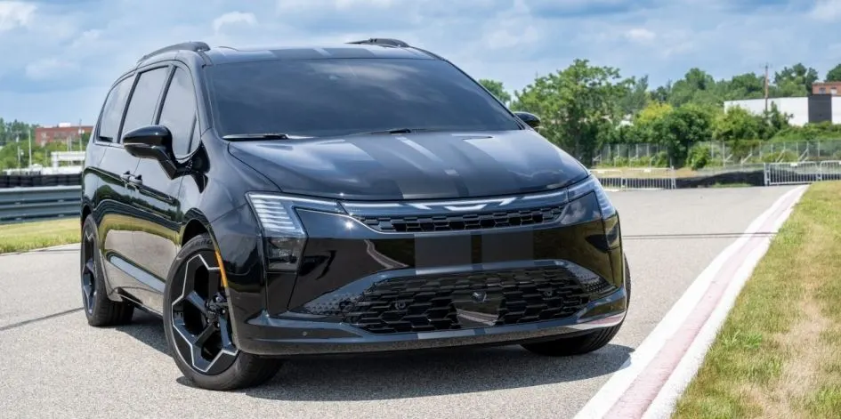 Chrysler показав два концепти Pacifica: від заводського тюнінгу до глибокого переобладнання
