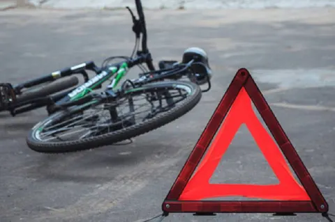 На Ужгородщині авто зачепило велосипедистку: жінка у лікарні