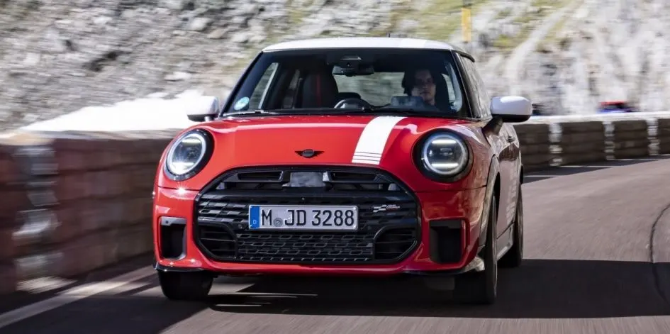 MINI випустила ювілейну серію 1965 Victory Edition: що змінилося в авто