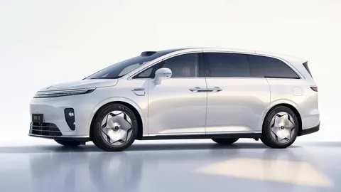 Huawei та BAIC показали електричний мінівен Stelato V8: що відомо