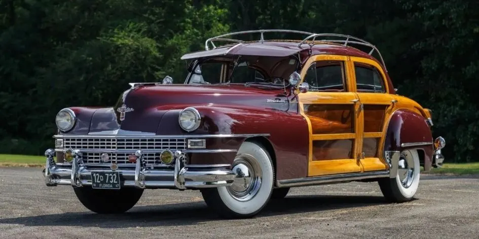 Chrysler Town&Country 1947 року: раритетний седан оцінили у 350 тисяч доларів