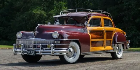 Chrysler Town&Country 1947 року: раритетний седан оцінили у 350 тисяч доларі