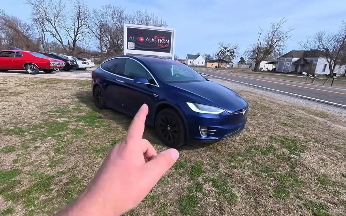 Tesla Model X за $9500: що знайшов власник у 10-річному електрокарі
