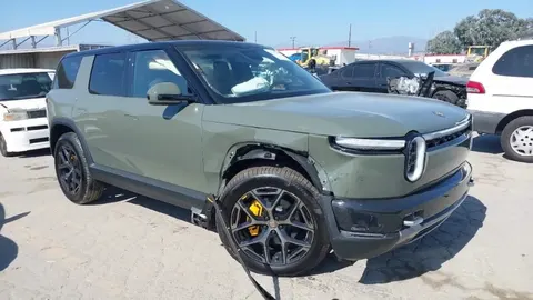 Rivian R2 розбитий через 177 км: перший електрокар уже на аукціоні