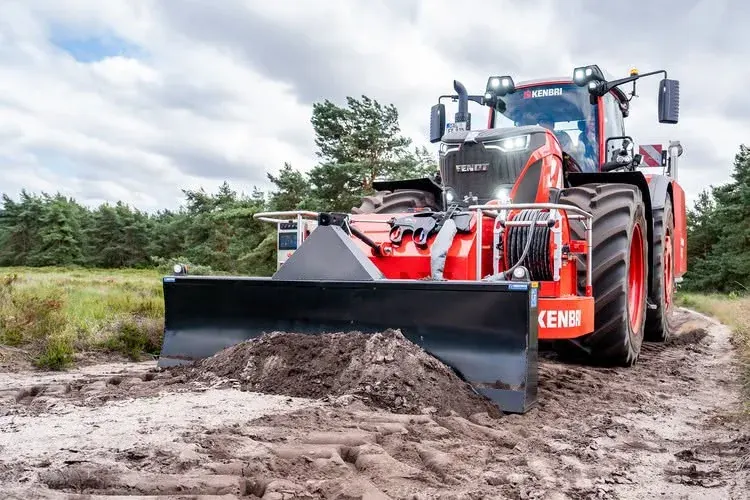 Трактор Fendt 942 Vario перетворили на пожежну машину Agrifire Pro 4500