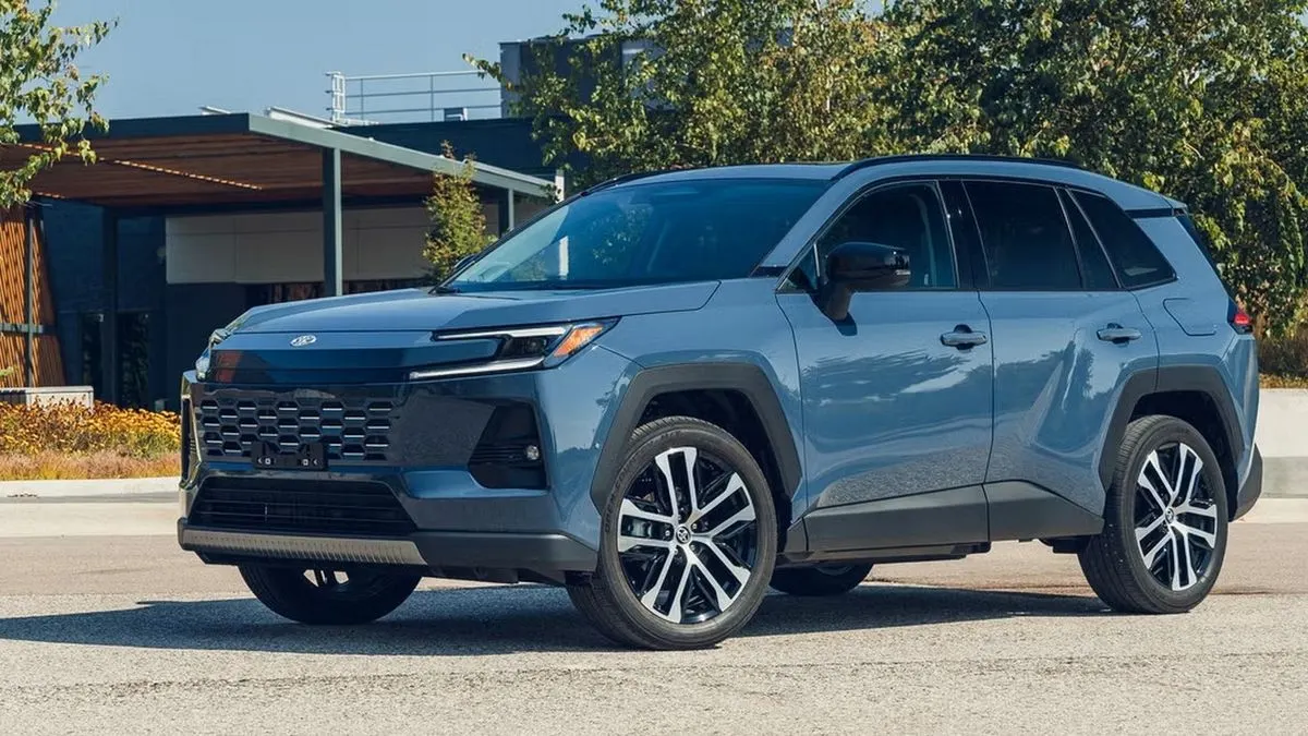 Toyota RAV4 стала найпопулярнішим новим авто в Україні у серпні