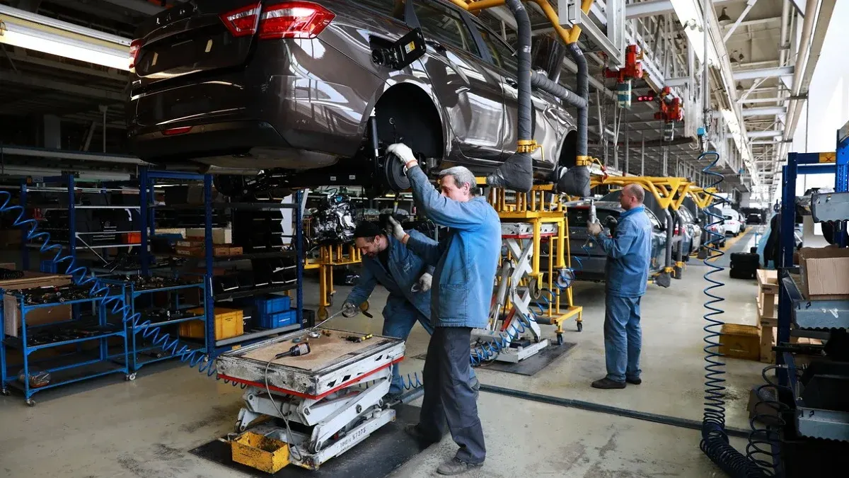 Український автопром: 14 375 реєстрацій за пів року, але ринок далекий від довоєнного