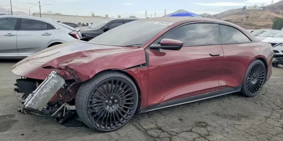 Розбитий Lucid Air Шакіла О'Ніла виставили на аукціон Copart