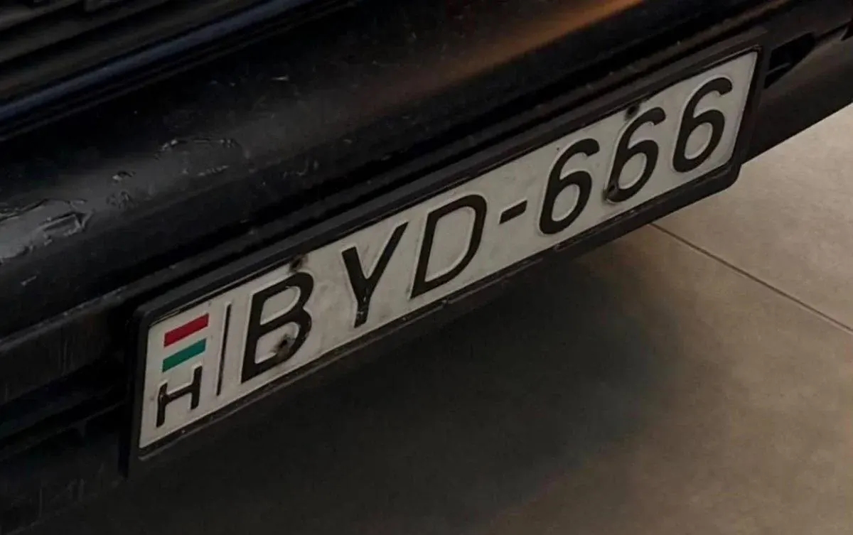 Номер BYD-666 продають разом з авто 1989 року в Угорщині