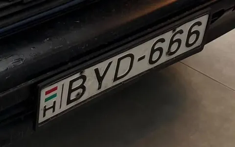 Номер BYD-666 продають разом з авто 1989 року в Угорщині