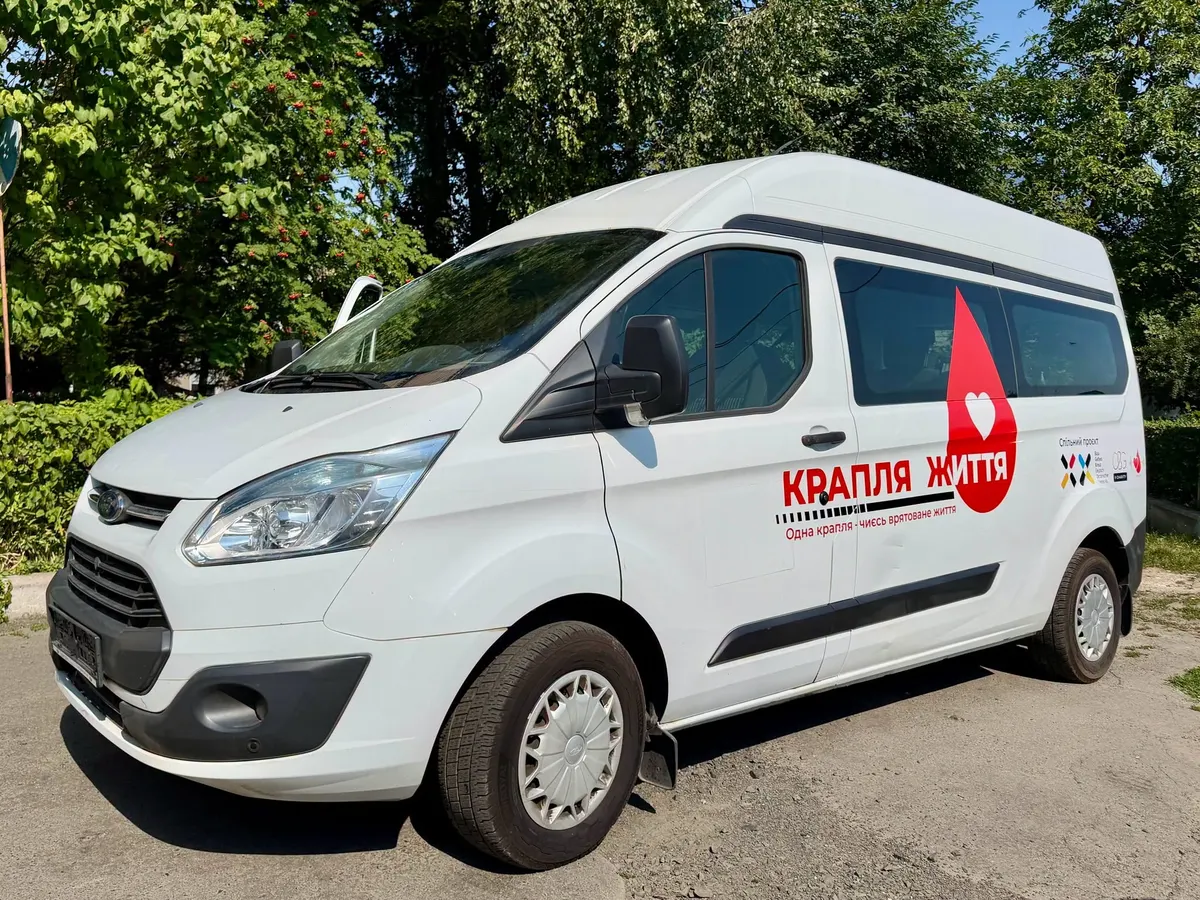 На Волині центр служби крові отримав автомобіль для виїзних донацій