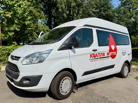 На Волині центр служби крові отримав автомобіль для виїзних донацій