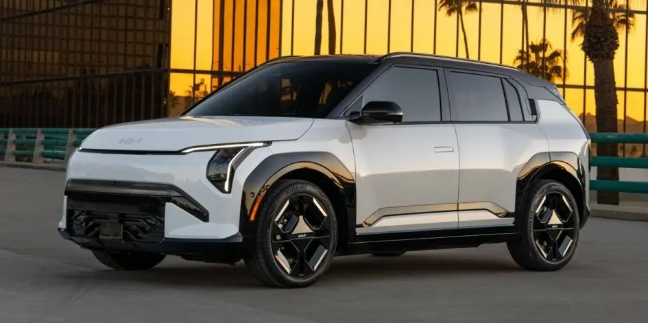 KIA EV3 виходить у США: ціни, запас ходу та оснащення кросовера