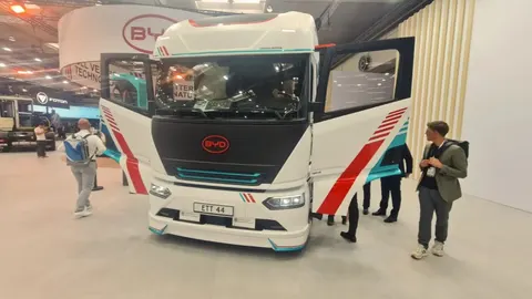 BYD показала 1000-сильний електричний тягач ETT44: запас ходу 600 км