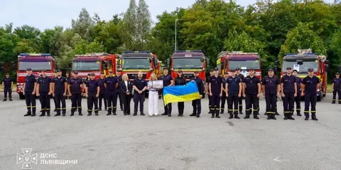 ДСНС отримала 21 пожежний автомобіль від британського фонду Fire Aid