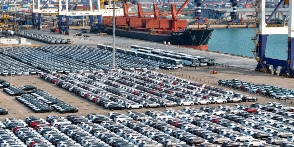 Китайський авторинок у 2026 році: падіння продажів на 21% попри рекордні прем'єри