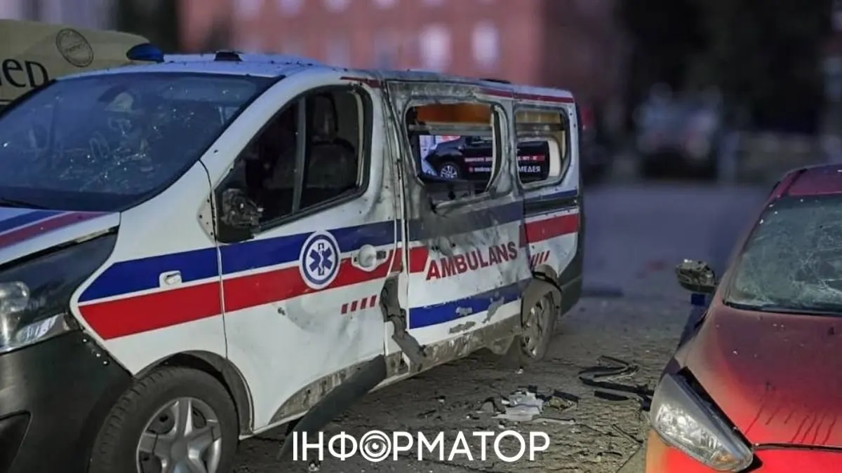 У Сумах дрон атакував швидкі: пошкоджено два авто, люди не постраждали