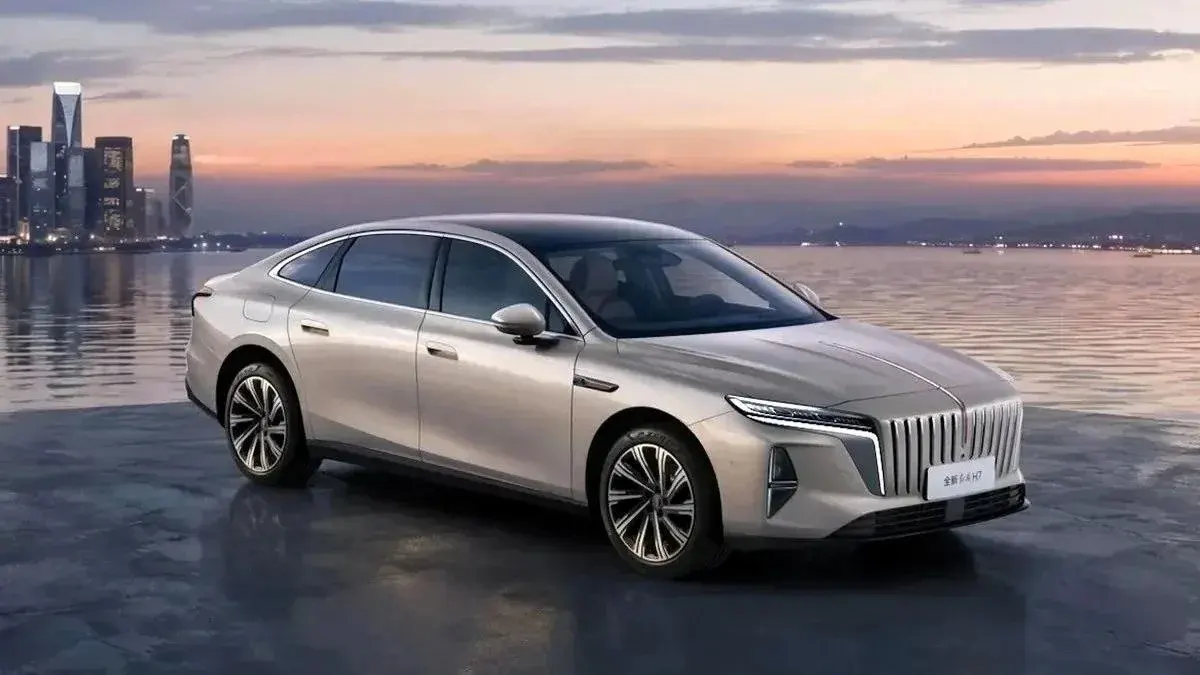 Hongqi H7 проїхав 2916 км без дозаправки: новий рекорд Гіннеса