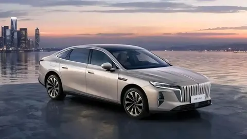 Hongqi H7 проїхав 2916 км без дозаправки: новий рекорд Гіннеса