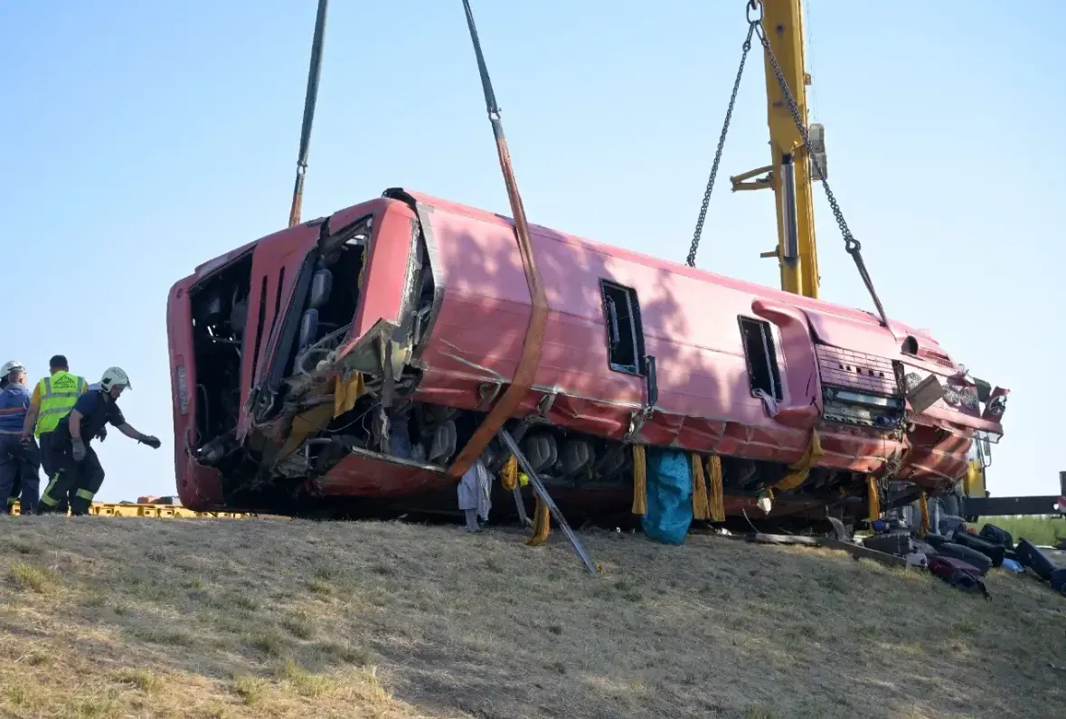 Аварія автобуса в Угорщині: чому ремені безпеки рятують життя пасажирів