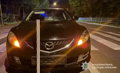 У Львові Mazda збила пішохода: поліція шукає свідків ДТП