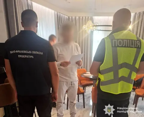 На Прикарпатті викрили схему на 5,4 млн грн: авто й квартиру переоформлювали за підробленими докумен