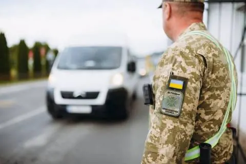Черги до 50 авто на кордоні з Польщею: ситуація на пунктах пропуску