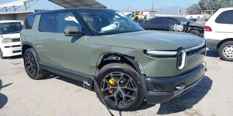 Rivian R2 розбили на 177 км пробігу: авто вже на аукціоні