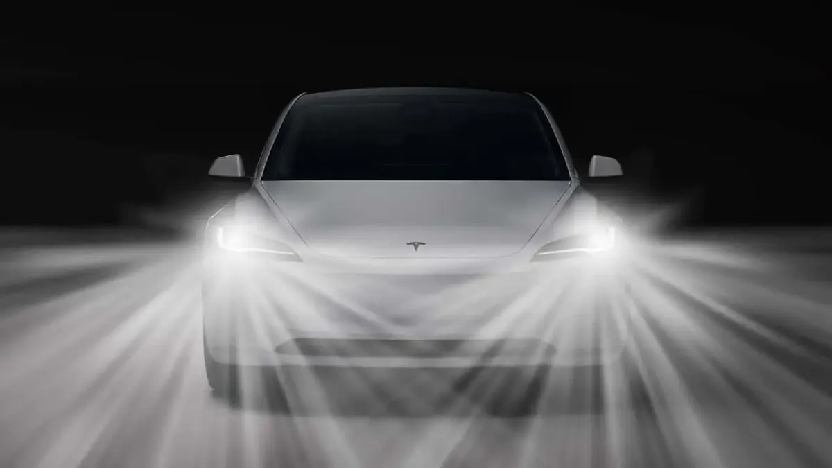 Tesla відкликає 20 349 Model 3 та Model Y через надто яскраві фари